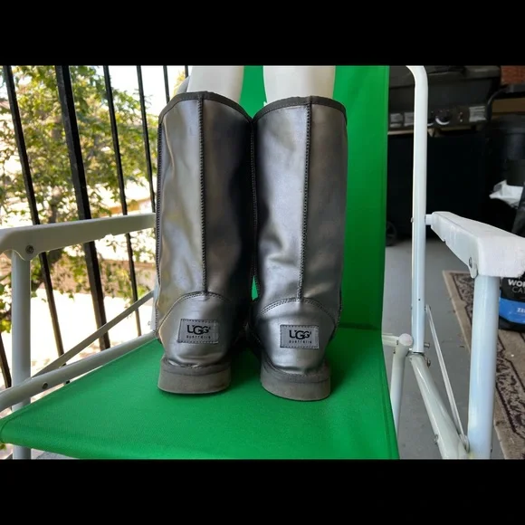 Silver UGGS - Picture 3 of 3
